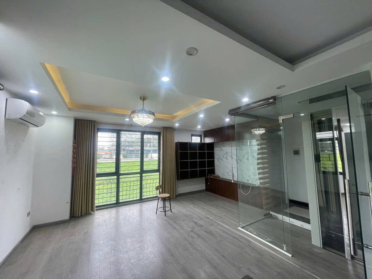 NHÀ MẶT PHỐ KINH DOANH ĐỈNH 41m2,X  5 tầng, mặt  tiền 6.8m, 13.1 tỷ  Bồ Đề-Long Biên. - Ảnh 2